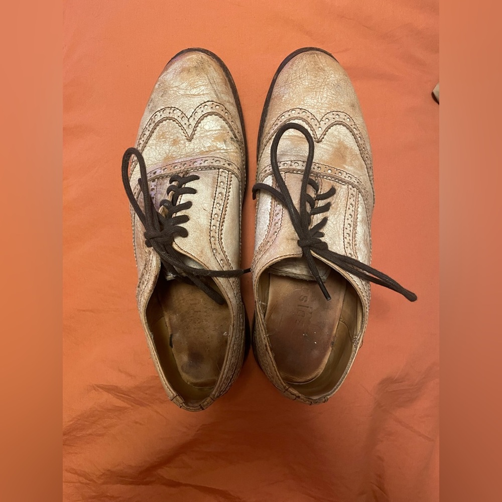Bedstu leather shoe.
